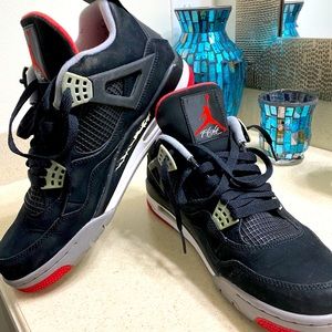 Air Jordan 4 “Breds” size 11